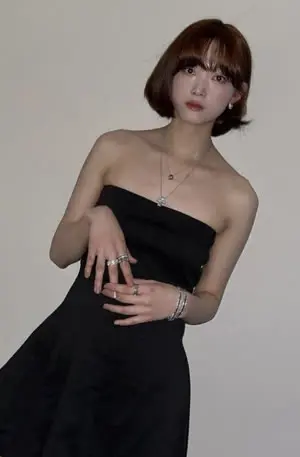 이유미 오프솔더 블랙 미니 드레스 | mbong.kr 엠봉